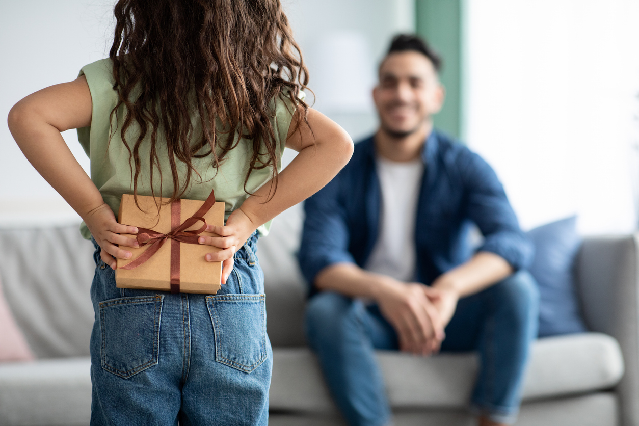 Medias, pañuelos o calzoncillos: ¿Cuál es el mejor regalo para comprarle a papá? 